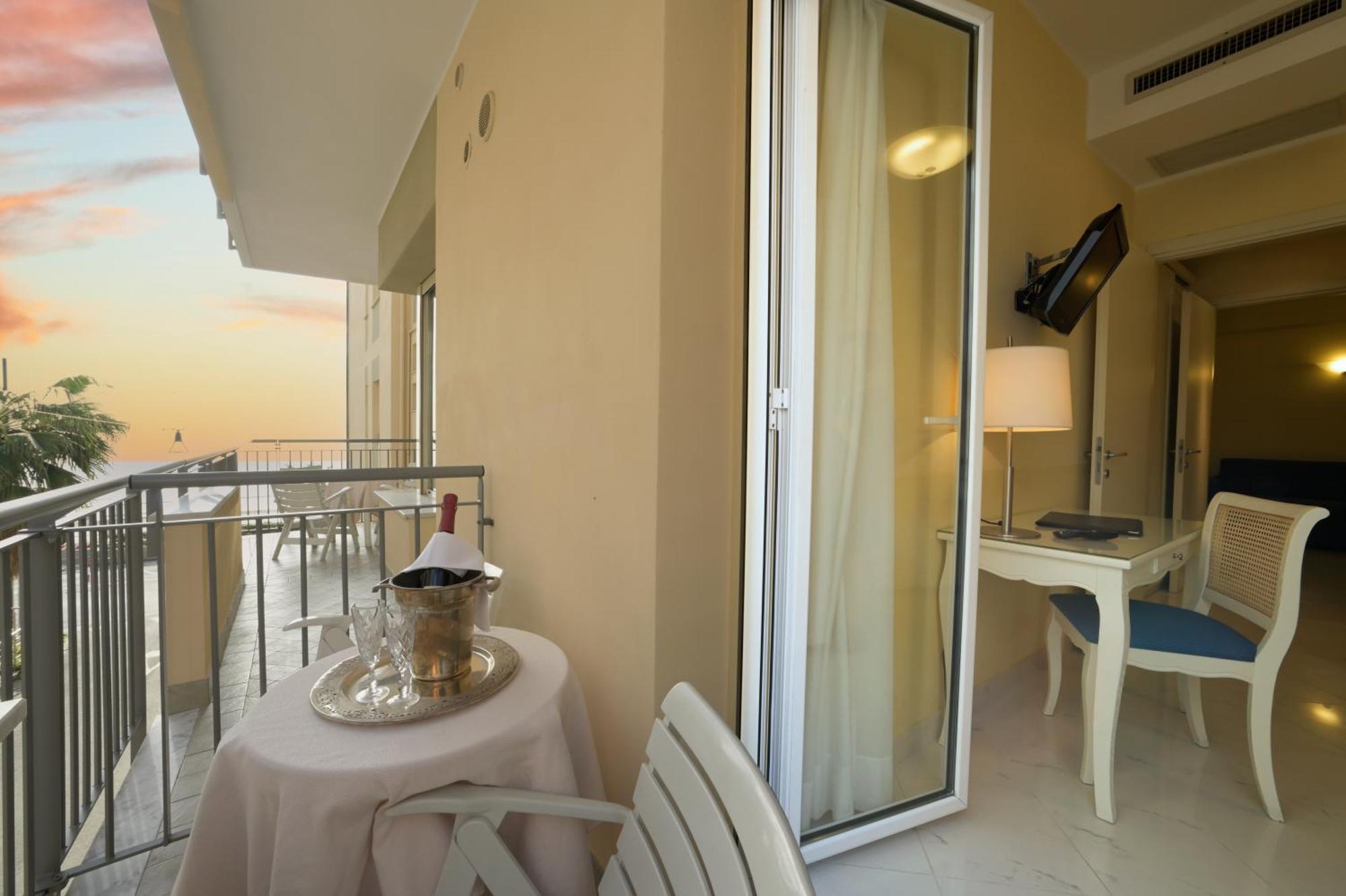 Residence Atlantic Алассио Экстерьер фото