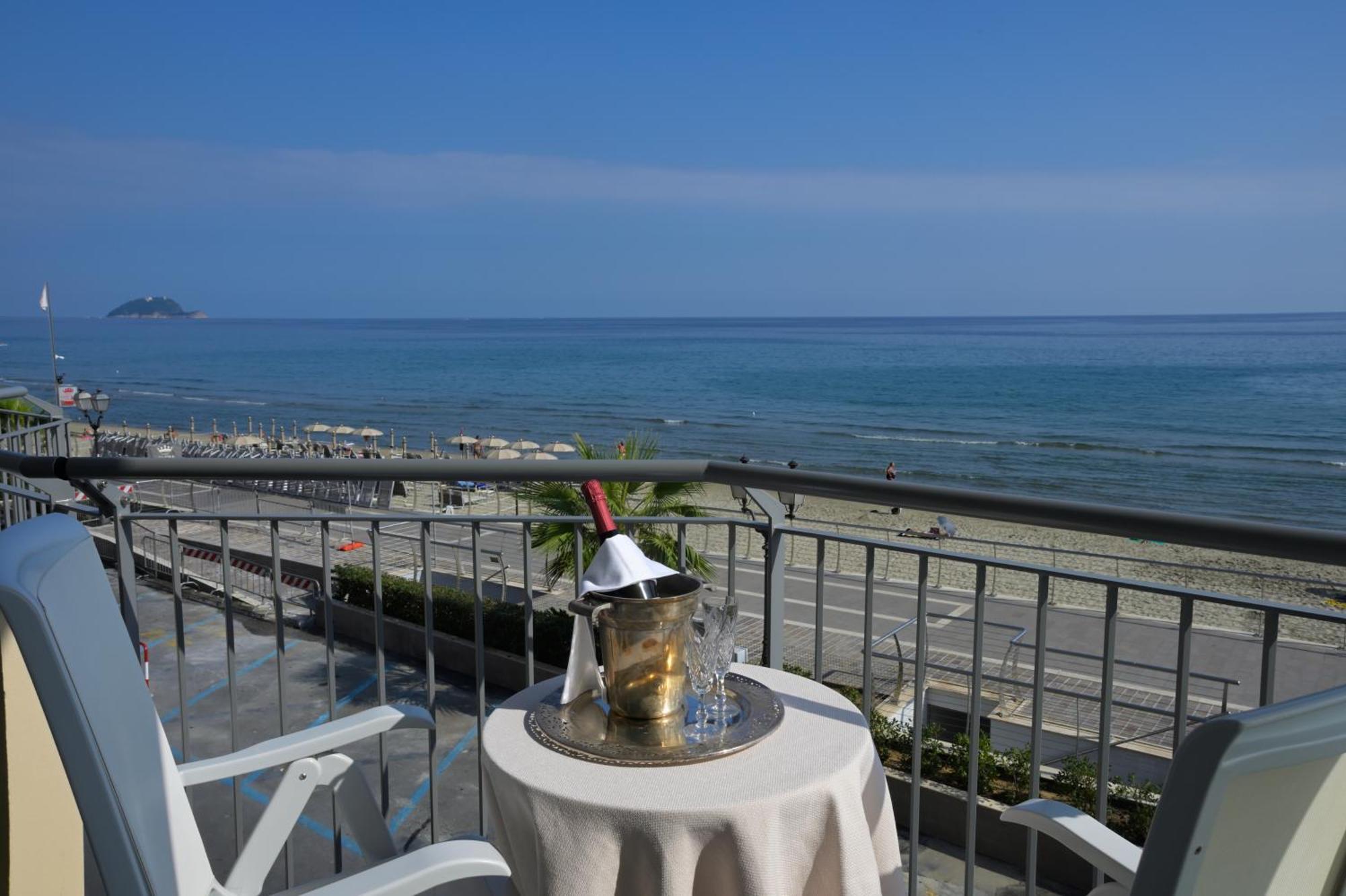 Residence Atlantic Алассио Экстерьер фото